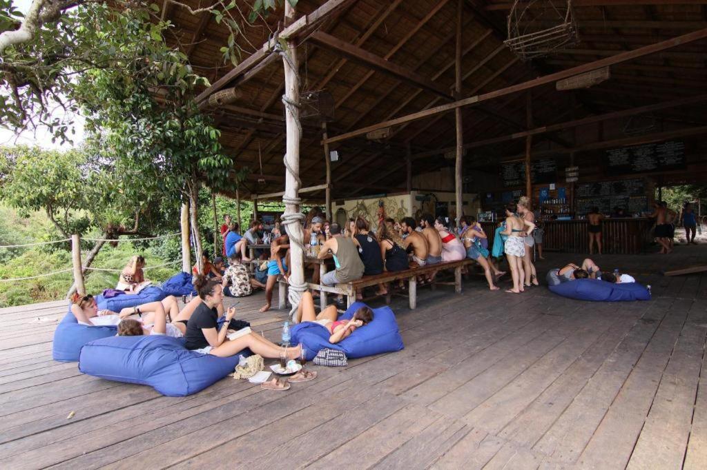 הוסטל קו רונג סנלואם Mad Monkey Koh Rong Samloem מראה חיצוני תמונה