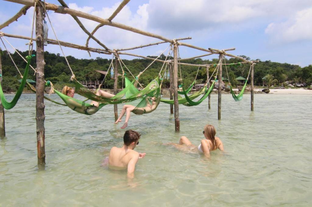הוסטל קו רונג סנלואם Mad Monkey Koh Rong Samloem מראה חיצוני תמונה